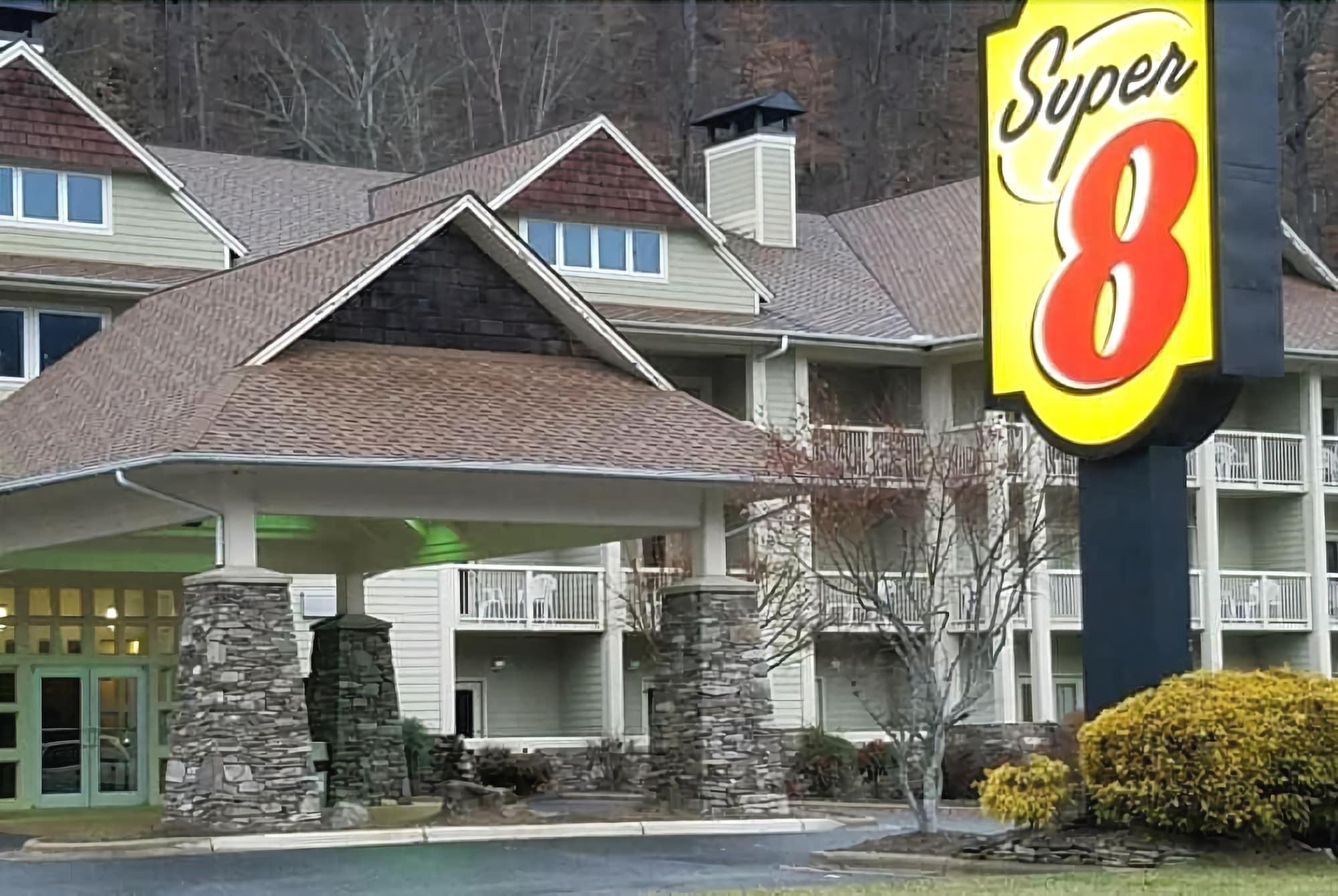 Super 8 By Wyndham Cherokee Exterior photo