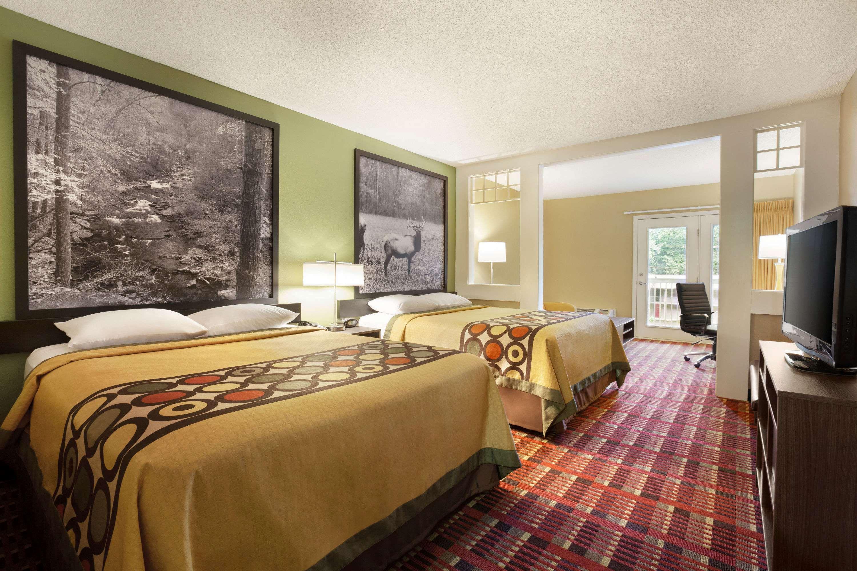 Super 8 By Wyndham Cherokee Exterior photo