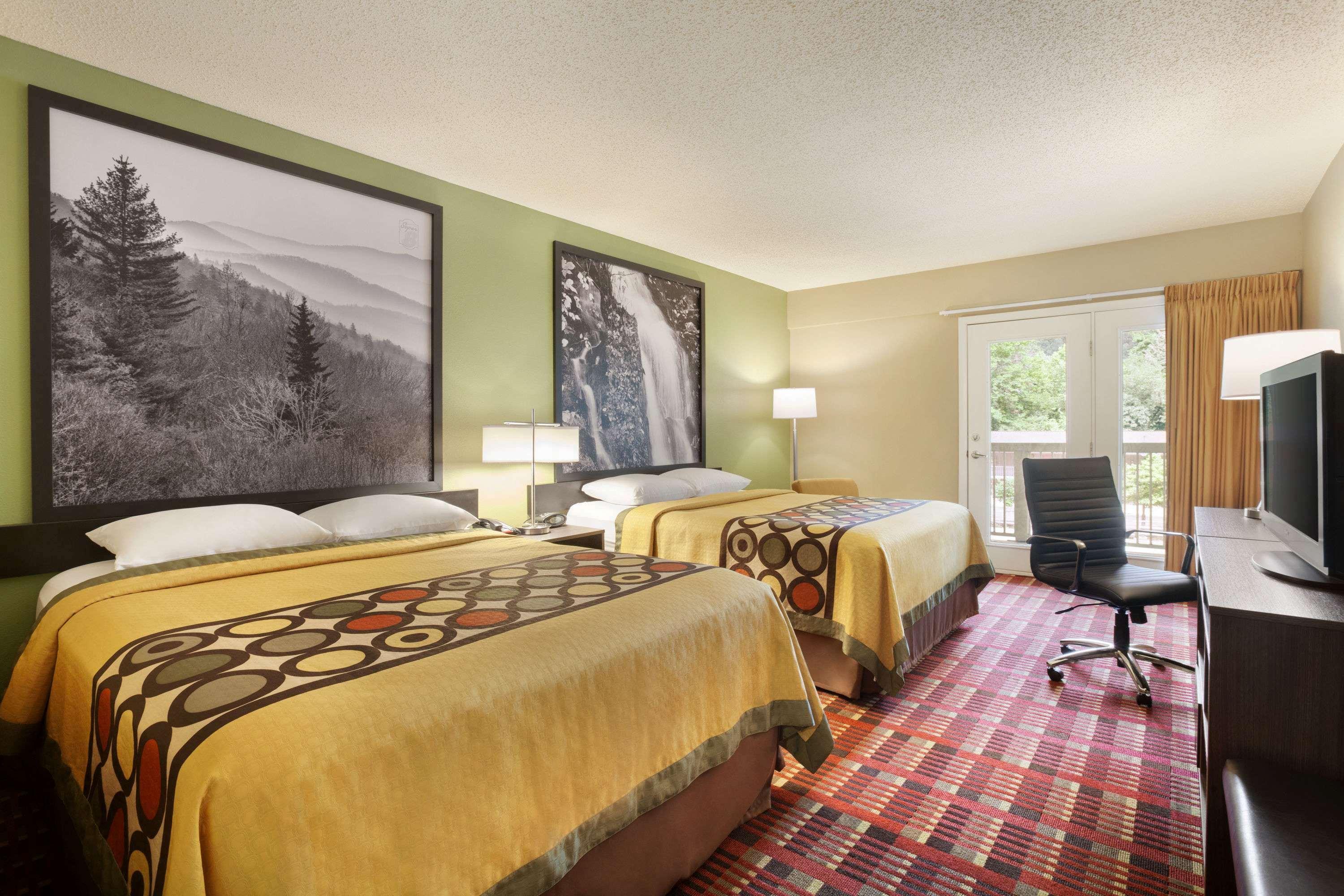 Super 8 By Wyndham Cherokee Exterior photo