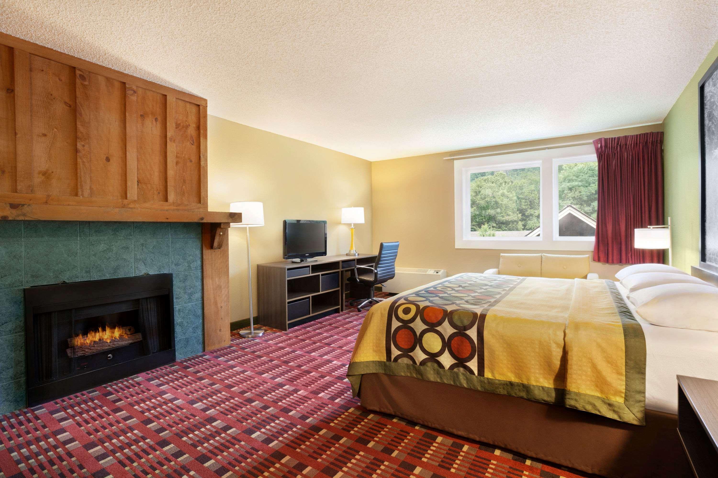 Super 8 By Wyndham Cherokee Exterior photo