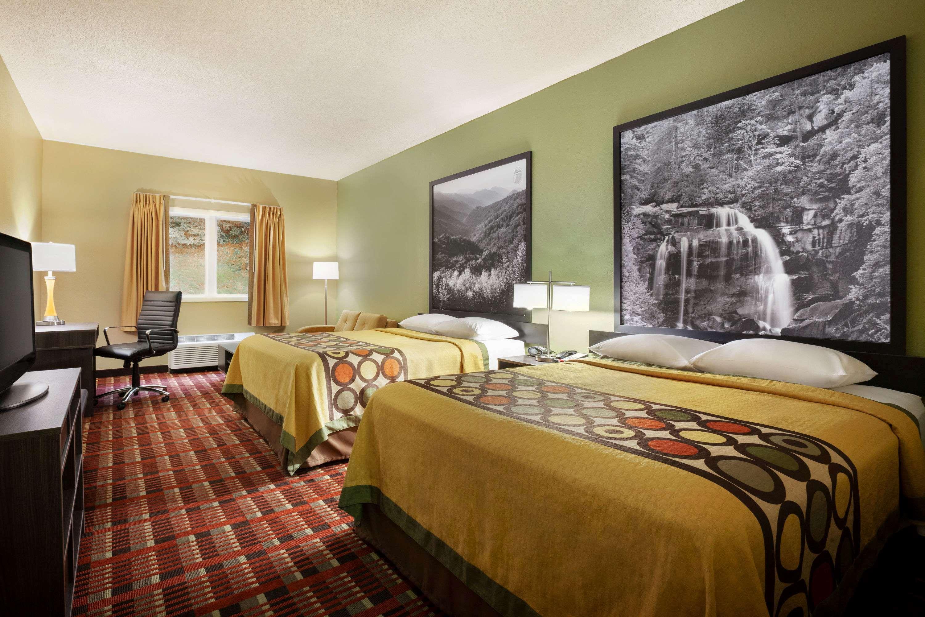 Super 8 By Wyndham Cherokee Exterior photo